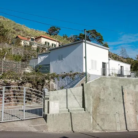 Guestready - Sea View - B Gasthof Machico (Madeira)